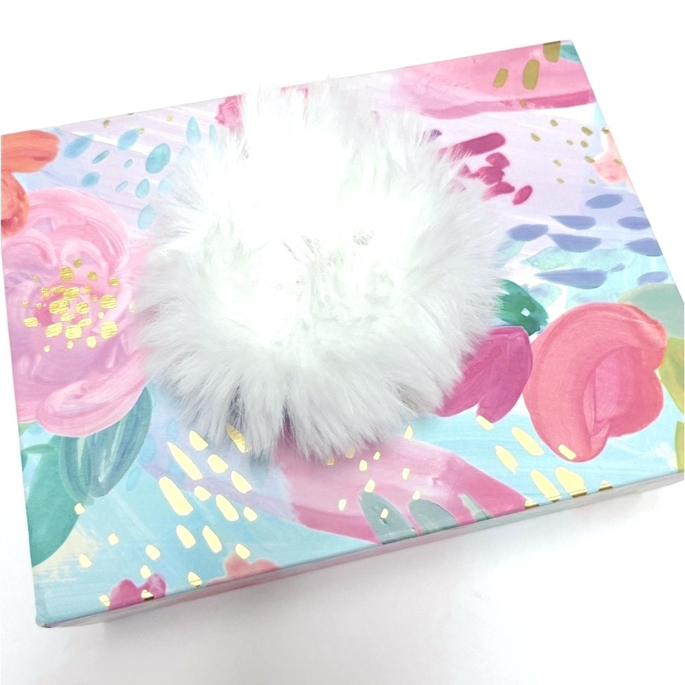 ♥️ FREE with any purchase 🙏🏽 Barbie style white fuzzy hair scrunchie
